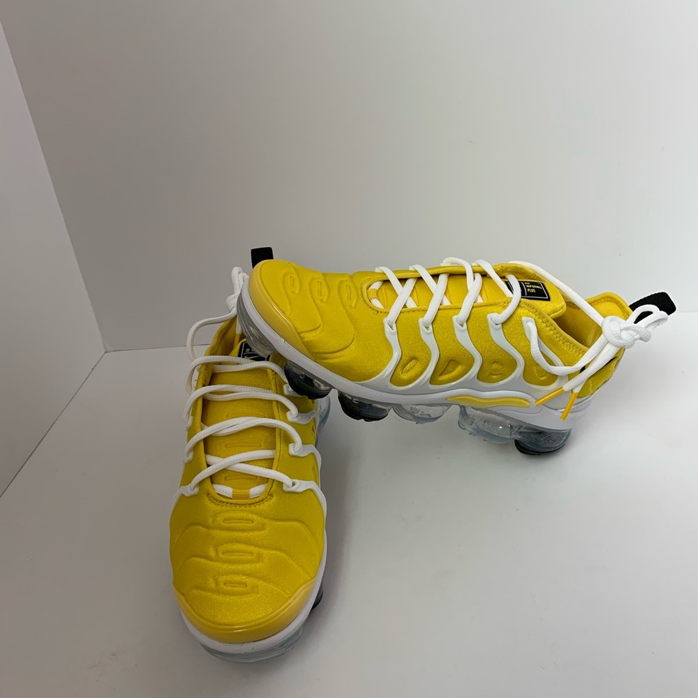 Women Air Vapormax Plus - Picture 3 of 5